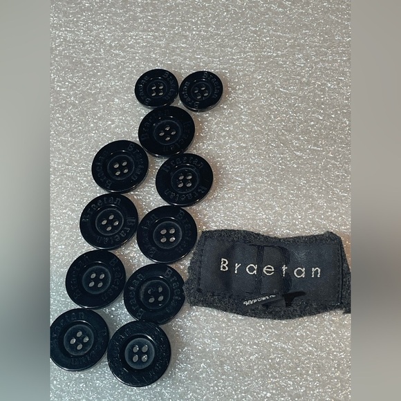 Braetan replacement logo buttons from coat - Picture 1 of 5